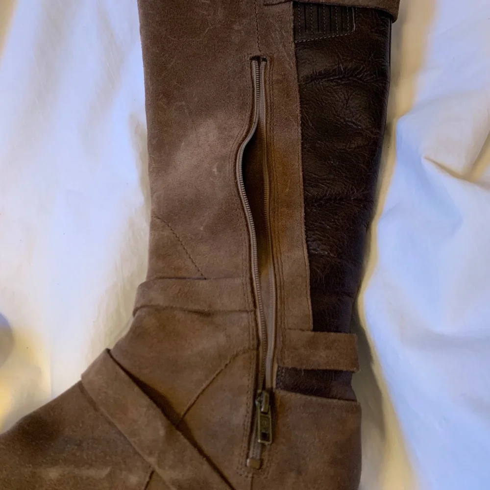 UGG brown suede and pebbled genuine leather riding boots - Picture 12 of 12